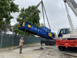 crane unloading marathon 2 ram (horizontal) baler